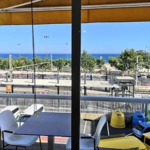 Luxury Accommodation, Next To & Train Station Calella